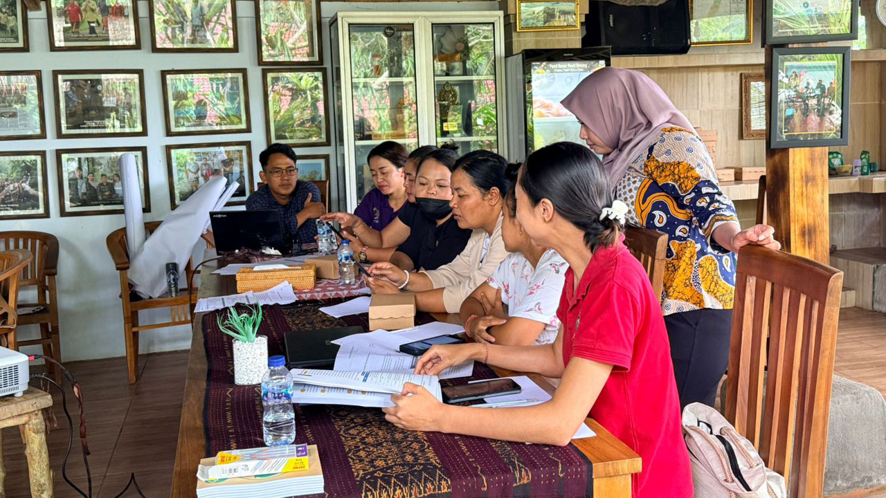 Sosialisasi Pemahaman Nilai-Nilai Integritas dan Pengendalian Gratifikasi serta Pembinaan Pemenuhan Indikator Desa Antikorupsi di Desa Taro